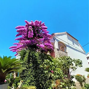 Apartment Nada, Sali